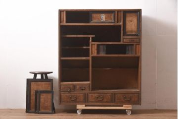 アンティーク家具　工芸家具　三方ケヤキ材　美しい玉杢が堪能できる上手物の茶棚(収納棚、戸棚)(R-039880)