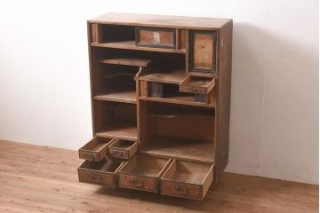 アンティーク家具　工芸家具　三方ケヤキ材　美しい玉杢が堪能できる上手物の茶棚(収納棚、戸棚)(R-039880)