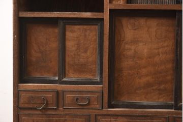 アンティーク家具　工芸家具　三方ケヤキ材　美しい玉杢が堪能できる上手物の茶棚(収納棚、戸棚)(R-039880)