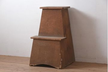 レトロ家具　シンプルなデザインが魅力の大振りな踏み台(飾り台、花台)(R-039887)