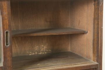 和製アンティーク　昭和中期　ワラン材　作業台付き　たっぷり収納できる昭和レトロな木製食器棚(カップボード、収納棚、戸棚)(R-039888)