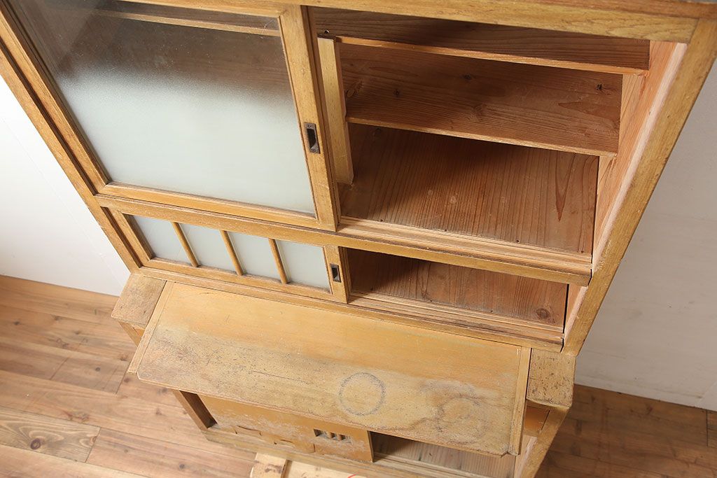 アンティーク家具　昭和中期　レトロな佇まいの作業台付き食器棚(収納棚、戸棚、キャビネット)(R-039892)