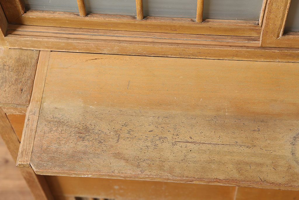 アンティーク家具　昭和中期　レトロな佇まいの作業台付き食器棚(収納棚、戸棚、キャビネット)(R-039892)