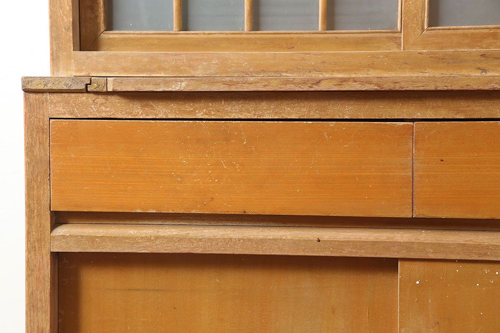 アンティーク家具　昭和中期　レトロな佇まいの作業台付き食器棚(収納棚、戸棚、キャビネット)(R-039892)