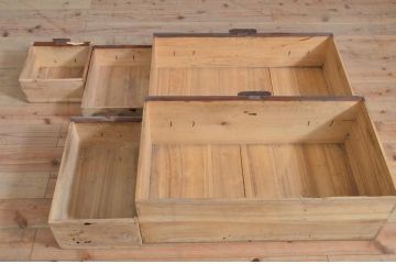 アンティーク家具　明治期　漆塗り　繊細な意匠の金具が目を惹く佐渡箪笥(衣装箪笥、時代箪笥、ローチェスト、引き出し)(R-039898)