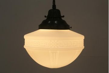 アンティーク照明　ブラケットの意匠が上品な陽刻照明(ペンダントライト、天井照明、吊り下げ照明)(R-039901)