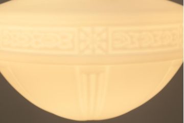 アンティーク照明　ブラケットの意匠が上品な陽刻照明(ペンダントライト、天井照明、吊り下げ照明)(R-039901)