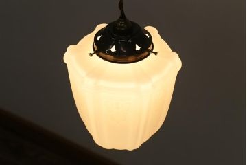 アンティーク照明　クラシカルな模様がおしゃれな陽刻照明(ペンダントライト、天井照明、吊り下げ照明)(R-039904)