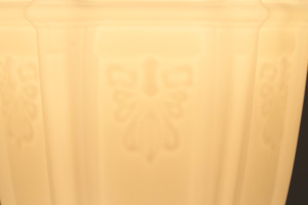 アンティーク照明　クラシカルな模様がおしゃれな陽刻照明(ペンダントライト、天井照明、吊り下げ照明)(R-039904)