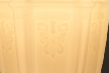 アンティーク照明　クラシカルな模様がおしゃれな陽刻照明(ペンダントライト、天井照明、吊り下げ照明)(R-039904)