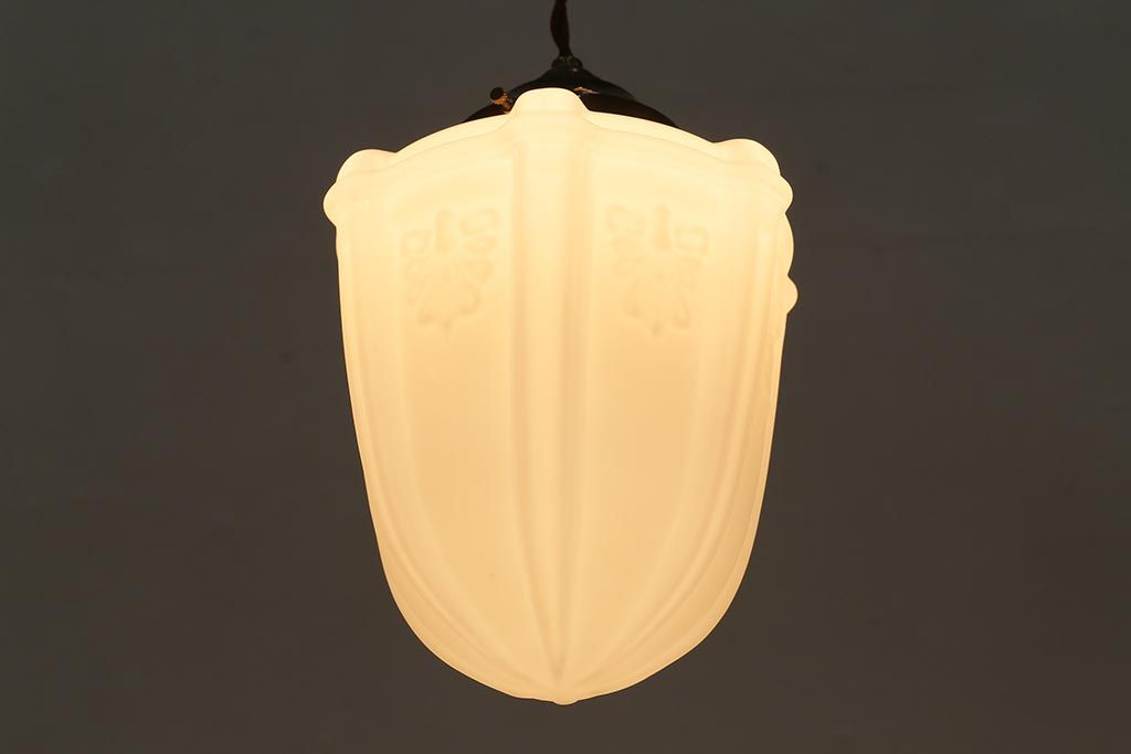 アンティーク照明　クラシカルな模様がおしゃれな陽刻照明(ペンダントライト、天井照明、吊り下げ照明)(R-039904)