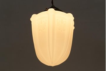 アンティーク照明　クラシカルな模様がおしゃれな陽刻照明(ペンダントライト、天井照明、吊り下げ照明)(R-039904)