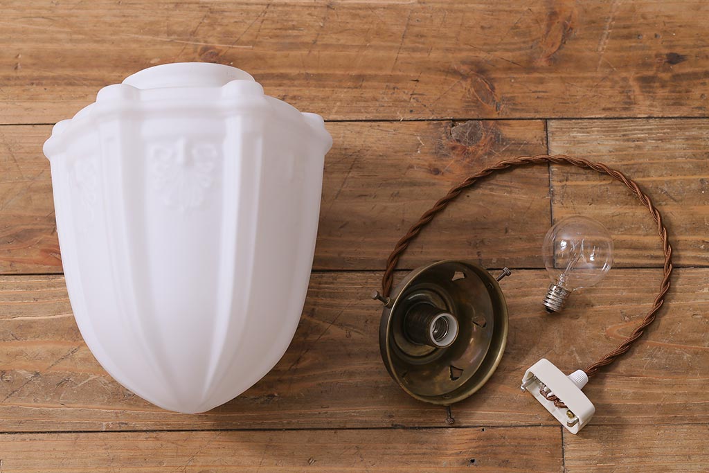 アンティーク照明　クラシカルな模様がおしゃれな陽刻照明(ペンダントライト、天井照明、吊り下げ照明)(R-039904)