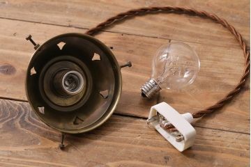 アンティーク照明　クラシカルな模様がおしゃれな陽刻照明(ペンダントライト、天井照明、吊り下げ照明)(R-039904)