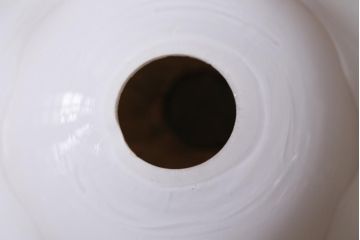 イギリスヴィンテージ照明　赤縁フリルが目を引くミルクガラスペンダントライト(ランプシェード、天井照明、ビンテージ)(R-039912)