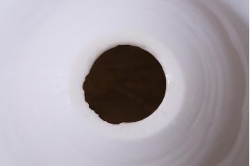 ヴィンテージ照明　イギリスビンテージ　青い縁のフリルが爽やかなミルクガラスペンダントライト(ランプシェード、天井照明、吊り下げ照明)(R-039917)