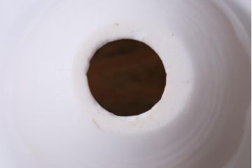 ヴィンテージ照明　イギリスビンテージ　縁の青いフリルが爽やかなミルクガラスペンダントライト(ランプシェード、天井照明、吊り下げ照明)(R-039918)