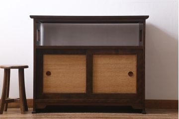 中古　九州民芸家具　すっきりとしたデザインで落ち着きのある飾り棚(収納棚、茶棚)(R-039934)