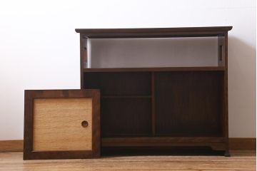 中古　九州民芸家具　すっきりとしたデザインで落ち着きのある飾り棚(収納棚、茶棚)(R-039934)