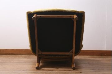 ヴィンテージ家具　北欧ビンテージ　チーク材製　レトロで可愛らしいフォルムが魅力の1人掛けソファ(アームソファ、1Pソファ)(R-039936)