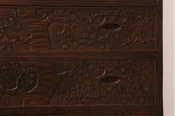 ビンテージ家具　伝統工芸　軽井沢彫り　繊細な彫りが豪華さを演出する棚付きチェスト(衣装タンス、引き出し)(R-039943)