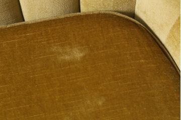 ヴィンテージ家具　北欧ビンテージ　チーク材　レトロで可愛らしいフォルムが魅力の2人掛けソファ(アームソファ、2Pソファ)(R-039945)