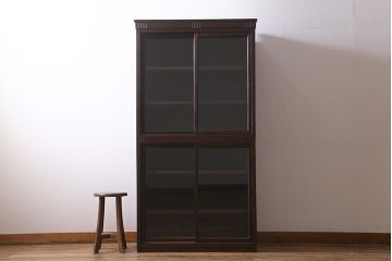 アンティーク家具　ガラス引き戸　シックな空間にも似合うシンプルな重ね戸棚(収納棚、戸棚、キャビネット)(R-039946)