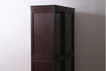 アンティーク家具　ガラス引き戸　シックな空間にも似合うシンプルな重ね戸棚(収納棚、戸棚、キャビネット)(R-039946)