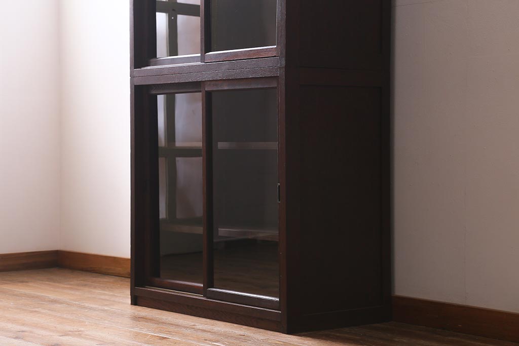 アンティーク家具　ガラス引き戸　シックな空間にも似合うシンプルな重ね戸棚(収納棚、戸棚、キャビネット)(R-039946)