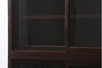 アンティーク家具　ガラス引き戸　シックな空間にも似合うシンプルな重ね戸棚(収納棚、戸棚、キャビネット)(R-039946)