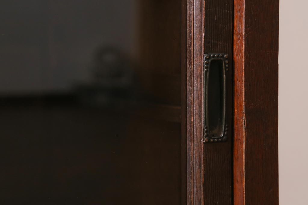 アンティーク家具　ガラス引き戸　シックな空間にも似合うシンプルな重ね戸棚(収納棚、戸棚、キャビネット)(R-039946)