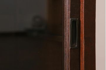 アンティーク家具　ガラス引き戸　シックな空間にも似合うシンプルな重ね戸棚(収納棚、戸棚、キャビネット)(R-039946)