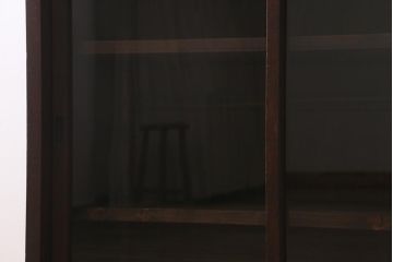 アンティーク家具　ガラス引き戸　シックな空間にも似合うシンプルな重ね戸棚(収納棚、戸棚、キャビネット)(R-039946)
