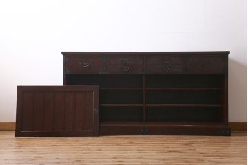 中古　筑後民芸家具　天板リメイク・厚い栗材　重厚感のある佇まいが魅力のサイドボード(収納棚、食器棚、テレビボード)(R-039947)