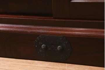 中古　筑後民芸家具　天板リメイク・厚い栗材　重厚感のある佇まいが魅力のサイドボード(収納棚、食器棚、テレビボード)(R-039947)