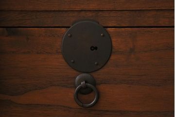 アンティーク家具　明治大正期　前板桐材　隠し付き　古い物ならではの渋さが格好いい重ね箪笥(時代箪笥、衣装箪笥、チェスト、テレビ台、桐箪笥、桐たんす)(R-039949)