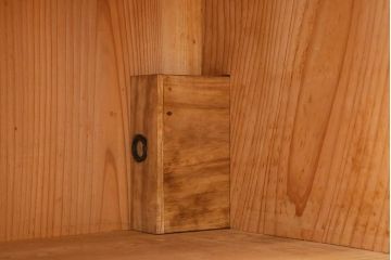 アンティーク家具　明治大正期　前板桐材　隠し付き　古い物ならではの渋さが格好いい重ね箪笥(時代箪笥、衣装箪笥、チェスト、テレビ台、桐箪笥、桐たんす)(R-039949)