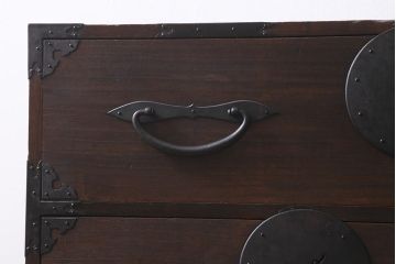 アンティーク家具　明治大正期　前板桐材　隠し付き　古い物ならではの渋さが格好いい重ね箪笥(時代箪笥、衣装箪笥、チェスト、テレビ台、桐箪笥、桐たんす)(R-039949)