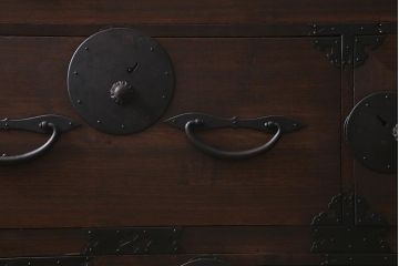 アンティーク家具　明治大正期　前板桐材　隠し付き　古い物ならではの渋さが格好いい重ね箪笥(時代箪笥、衣装箪笥、チェスト、テレビ台、桐箪笥、桐たんす)(R-039949)