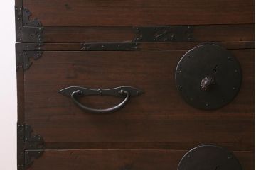 アンティーク家具　明治大正期　前板桐材　隠し付き　古い物ならではの渋さが格好いい重ね箪笥(時代箪笥、衣装箪笥、チェスト、テレビ台、桐箪笥、桐たんす)(R-039949)