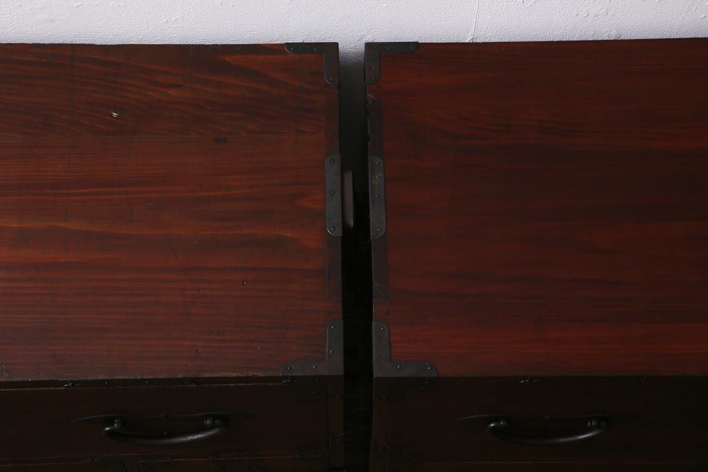 アンティーク家具　明治大正期　前板桐材　隠し付き　古い物ならではの渋さが格好いい重ね箪笥(時代箪笥、衣装箪笥、チェスト、テレビ台、桐箪笥、桐たんす)(R-039949)