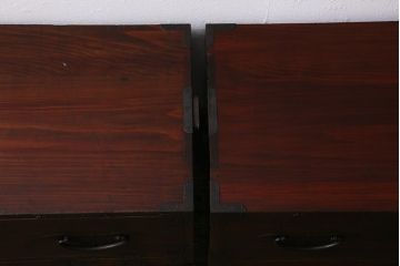 アンティーク家具　明治大正期　前板桐材　隠し付き　古い物ならではの渋さが格好いい重ね箪笥(時代箪笥、衣装箪笥、チェスト、テレビ台、桐箪笥、桐たんす)(R-039949)