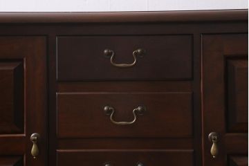 中古　松本民芸家具　クラシカルなデザインがおしゃれなA型ドレッサー(サイドボード、キャビネット)(定価約36万円)(R-039952)