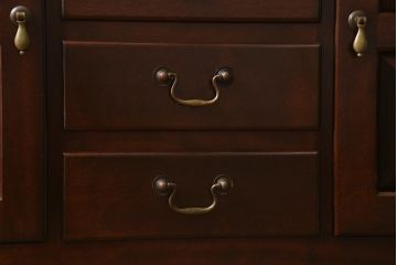 中古　松本民芸家具　クラシカルなデザインがおしゃれなA型ドレッサー(サイドボード、キャビネット)(定価約36万円)(R-039952)