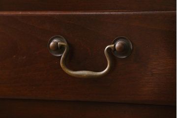 中古　松本民芸家具　クラシカルなデザインがおしゃれなA型ドレッサー(サイドボード、キャビネット)(定価約36万円)(R-039952)