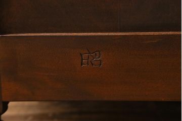 中古　松本民芸家具　クラシカルなデザインがおしゃれなA型ドレッサー(サイドボード、キャビネット)(定価約36万円)(R-039952)