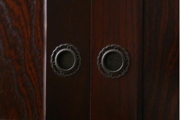 中古　筑後民芸家具　脚付リメイク　和モダンスタイルを高めるサイドボード(戸棚、キャビネット)(R-039955)