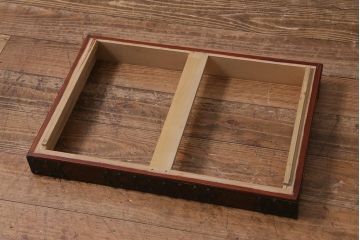 中古　米沢箪笥　鋲と凝った金具の意匠が目を引く手許箪笥(R-039956)(定価約41万円)です。