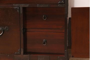 アンティーク家具　和製アンティーク　大正期　前面ケヤキ材　二本松箪笥　縁起物の金具が魅力の重ね箪笥(引き出し、衣装箪笥)(R-039959)