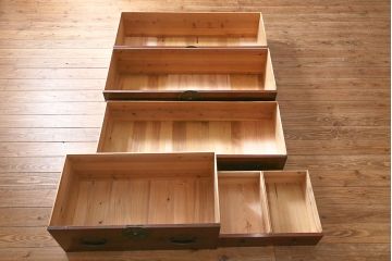 アンティーク家具　和製アンティーク　大正期　前面ケヤキ材　二本松箪笥　縁起物の金具が魅力の重ね箪笥(引き出し、衣装箪笥)(R-039959)